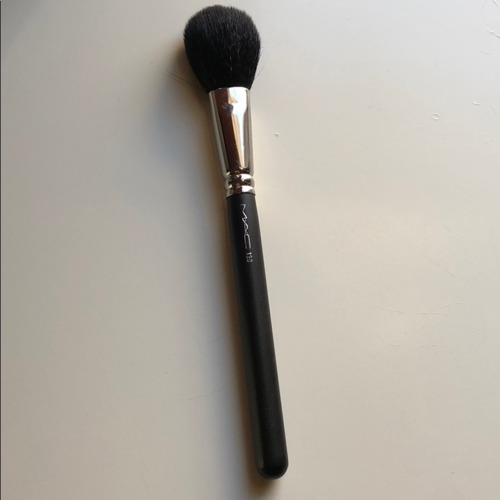 129 powder/blush brush
